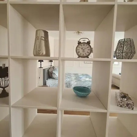 Elegant Bourgeois كامنيك
